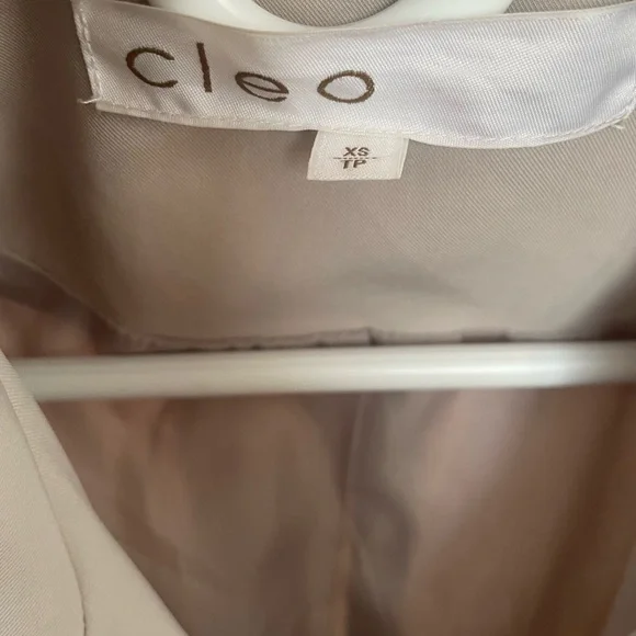 3/20$ Beige Trench Coat with Belt - Picture 3 of 3